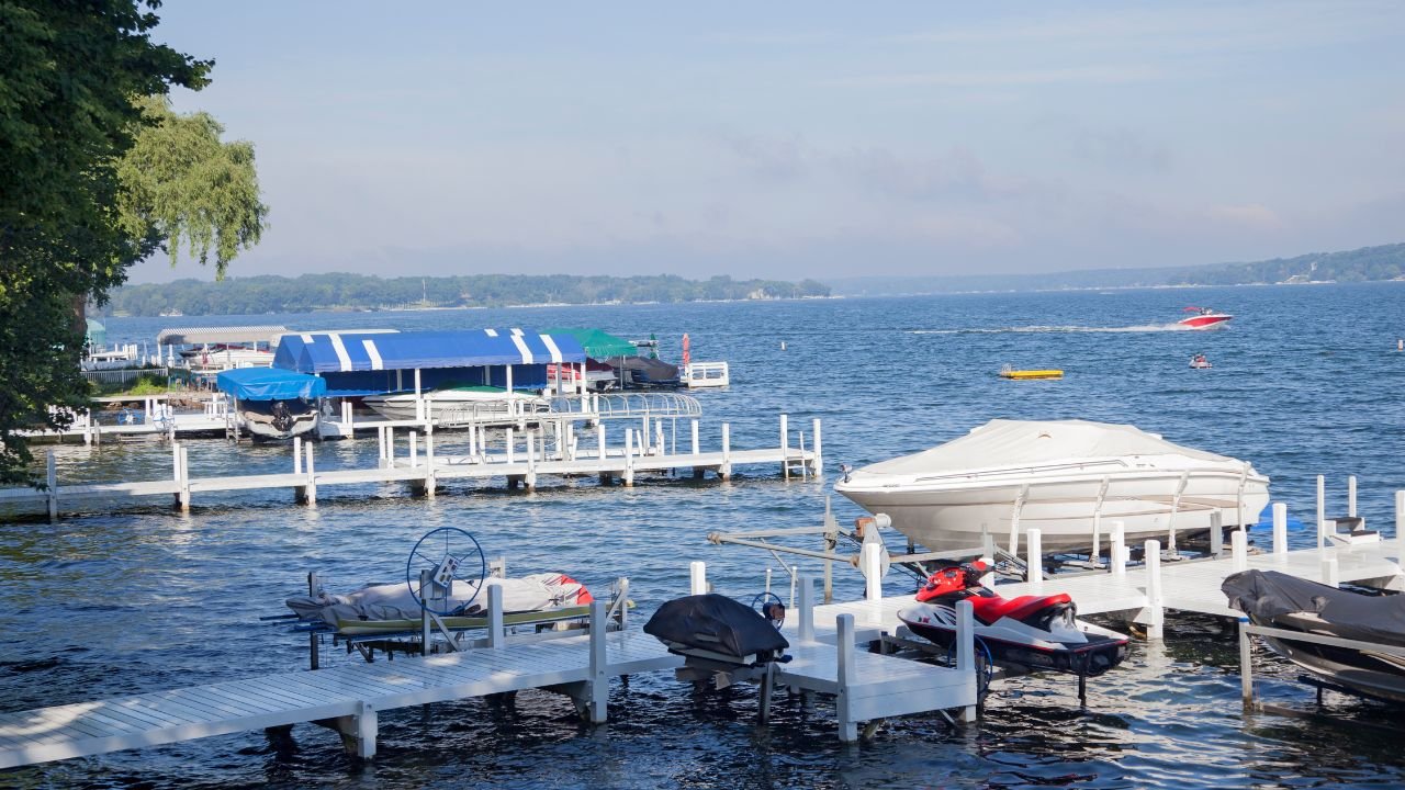 Lake Geneva - Scenic lakeside retreat